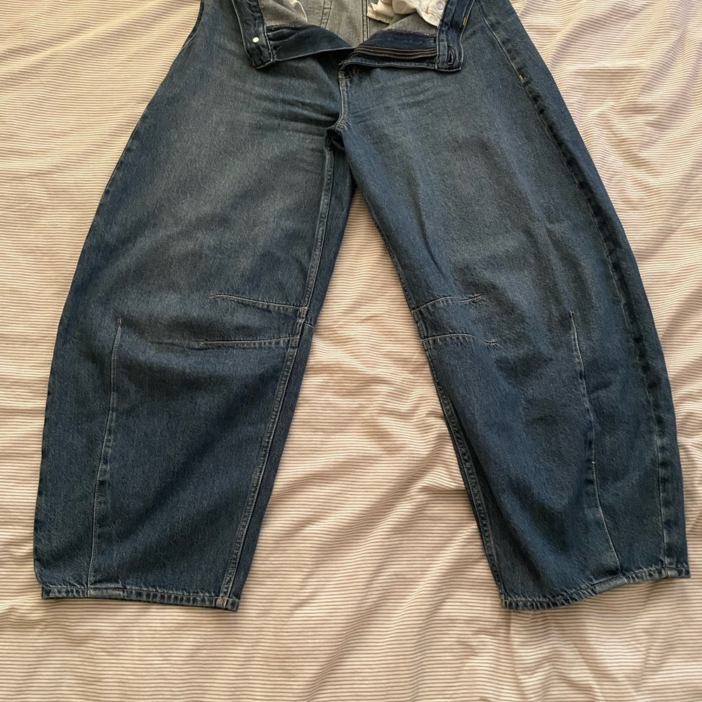 Woman’s Highrise ultra soft Horseshoe Jeans